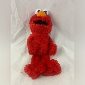 Elmo Sesame Street Hug Me Plush 15in Talking Toy